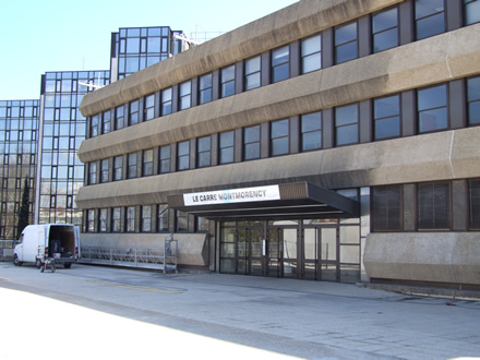 CARRE MONTMORENCY  Montpellier : Lavage haute pression  eau chaude, gommage des graffitis, rfection des joints des panneaux  prfabriqus.