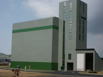 SILO A GRAINS DOMAGRI  ISSOIRE (63) : Prparation lavage haute pression et application dune lasure sur bton de type Prelor ( 6500 m).